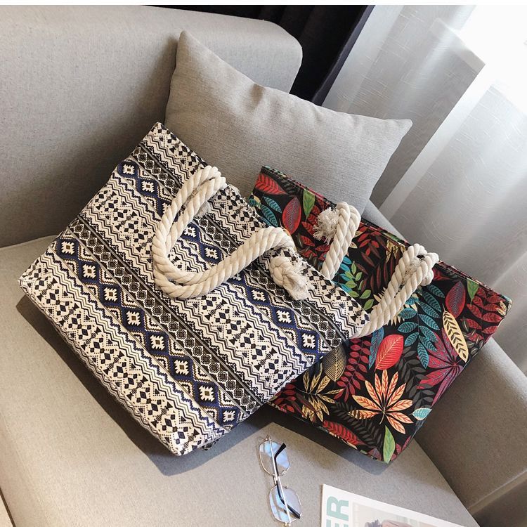 Cross-border canvas bag, women's single-shoulder handbag, simple and versatile, large-capacity hemp rope shopping bag, beach bag, fresh and simple single-shoulder fashionable commuter women's bag, simple and versatile handbag, hand-held bag, canvas bag Application Scenario