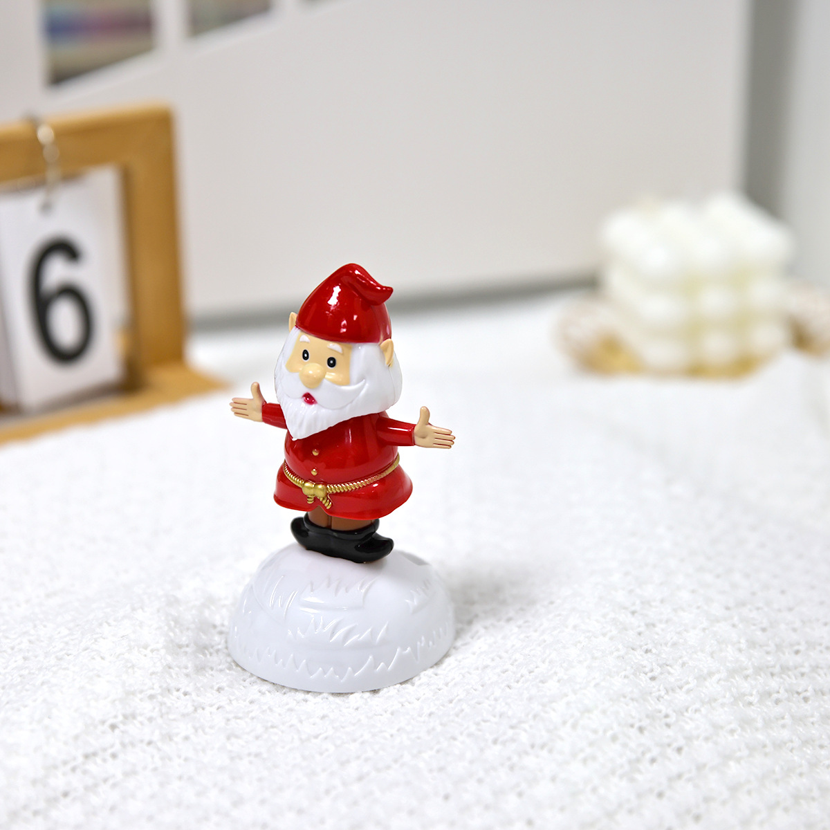 Creative solar swing dolls, shaking heads, Christmas gifts, car ornaments, waving Santa Claus ornaments Specification image