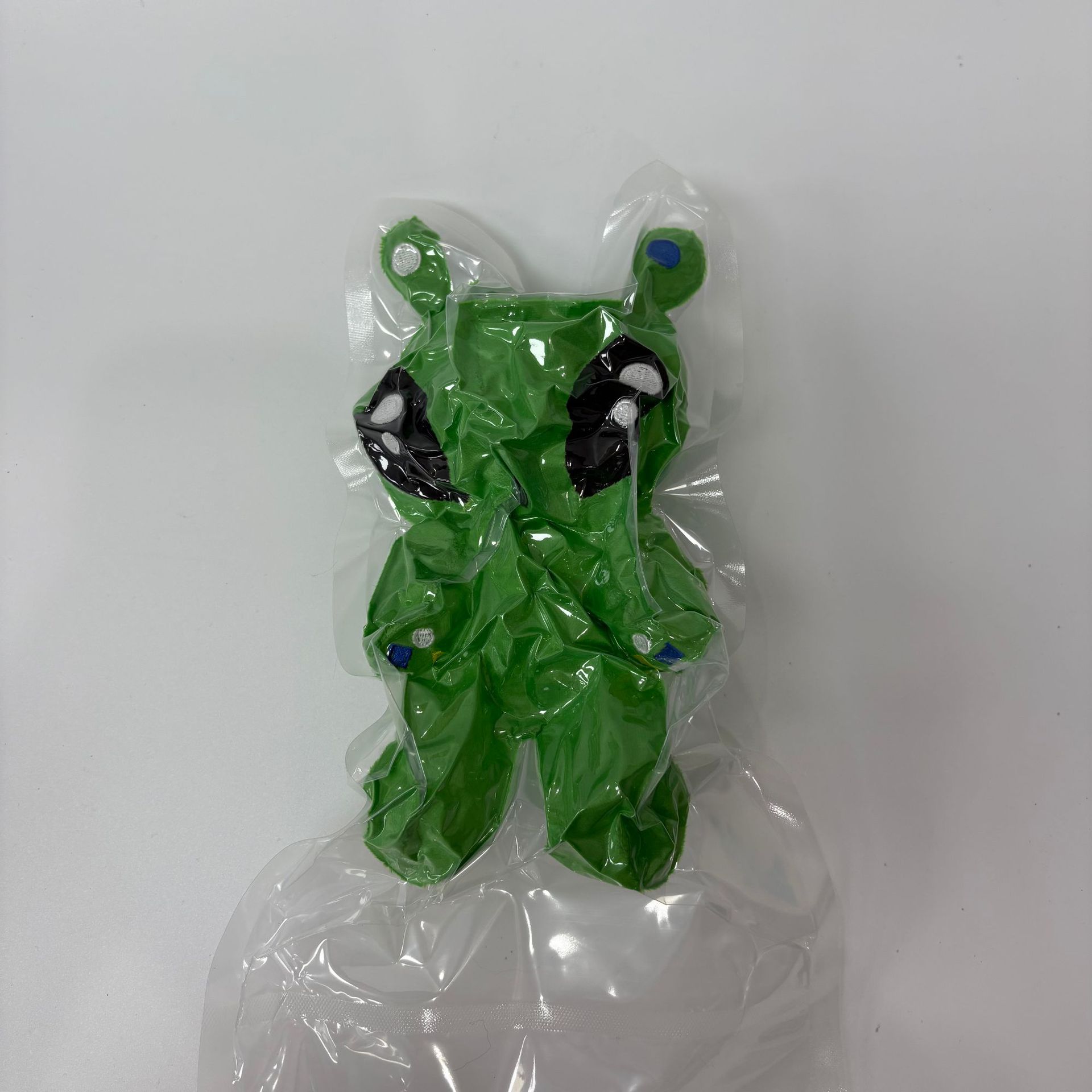 New cross-border AFTONSPARV green alien plush green alien plush doll Application Scenario