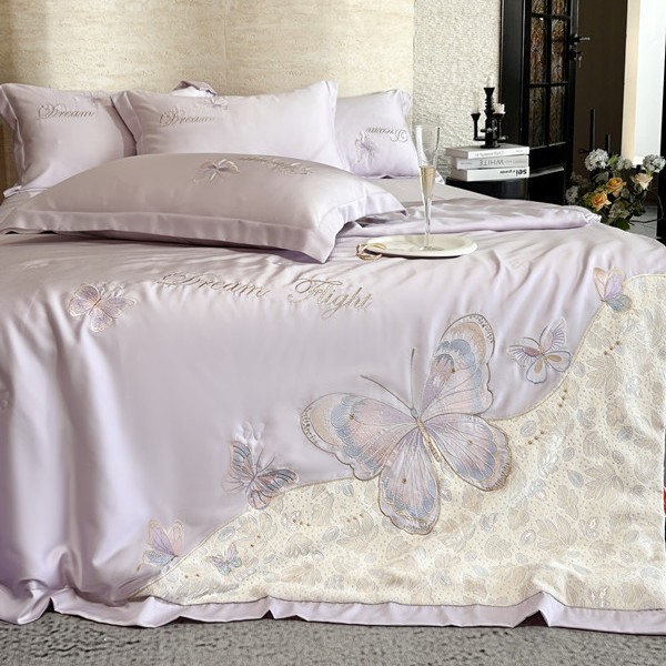 Wedding ironwork brackets, quilt covers, wedding decorations, bedding, and a complete set of wedding room decorations
