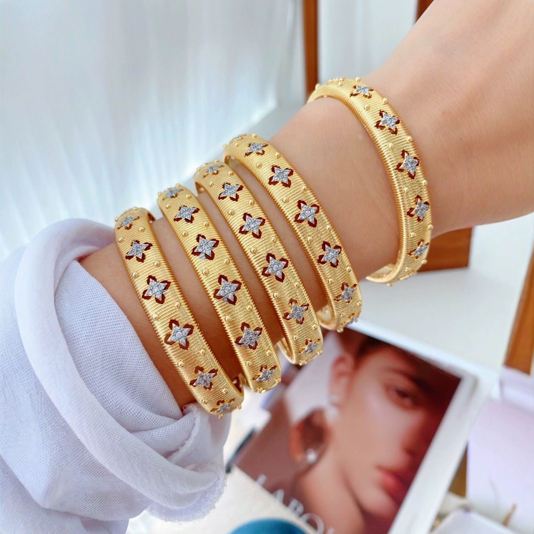 Wholesale of Italian hand-brushed court-style two-color gold craft fabric rings and real gold electroplated bracelets full figure