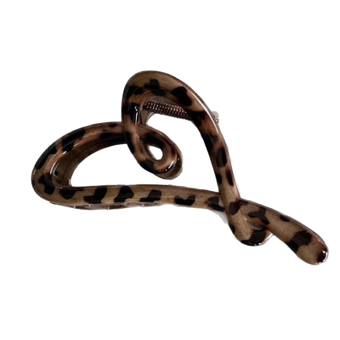 Xu Wo Dazzleng Zhao Lusi Xu Yan's same heart-shaped claw clip with a high-end look. The back of the head is a shark clip hair accessory Item Picture