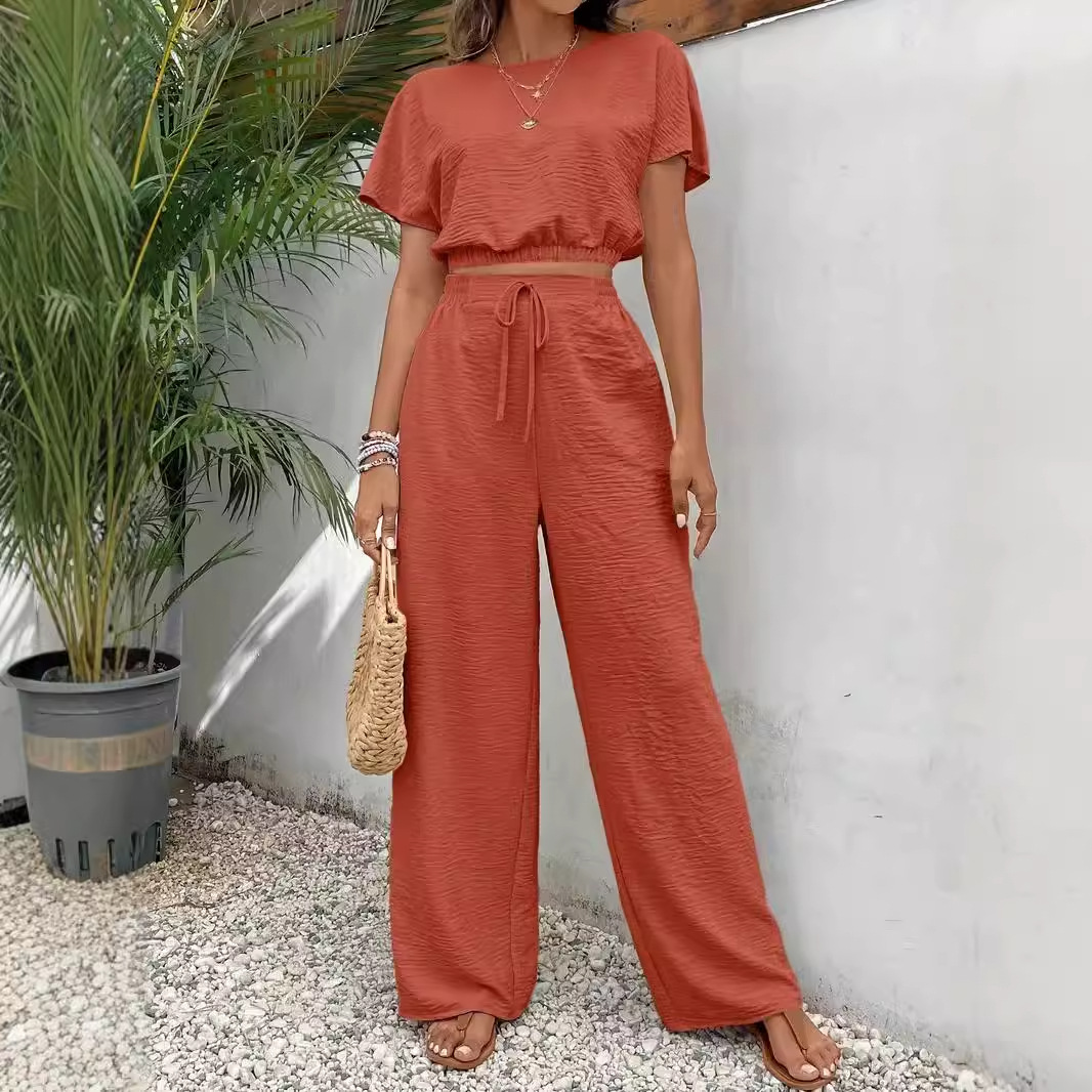 In the spring of 2026, a new solid-color T-shirt, waist-cinching straight-leg pants and a two-piece, fashionable and elegant slim-fitting set has been launched across Europe and America details Picture