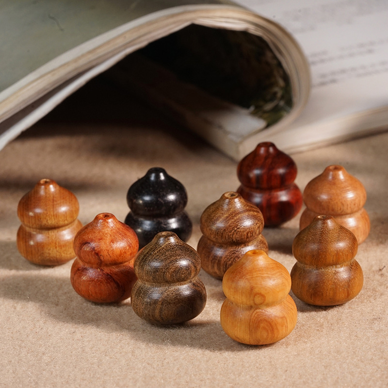 Sandalwood gourd small accessories, cultural play wooden small items, keychains, pendants, Fulu portable pendants, DIY ornaments Application Scenario