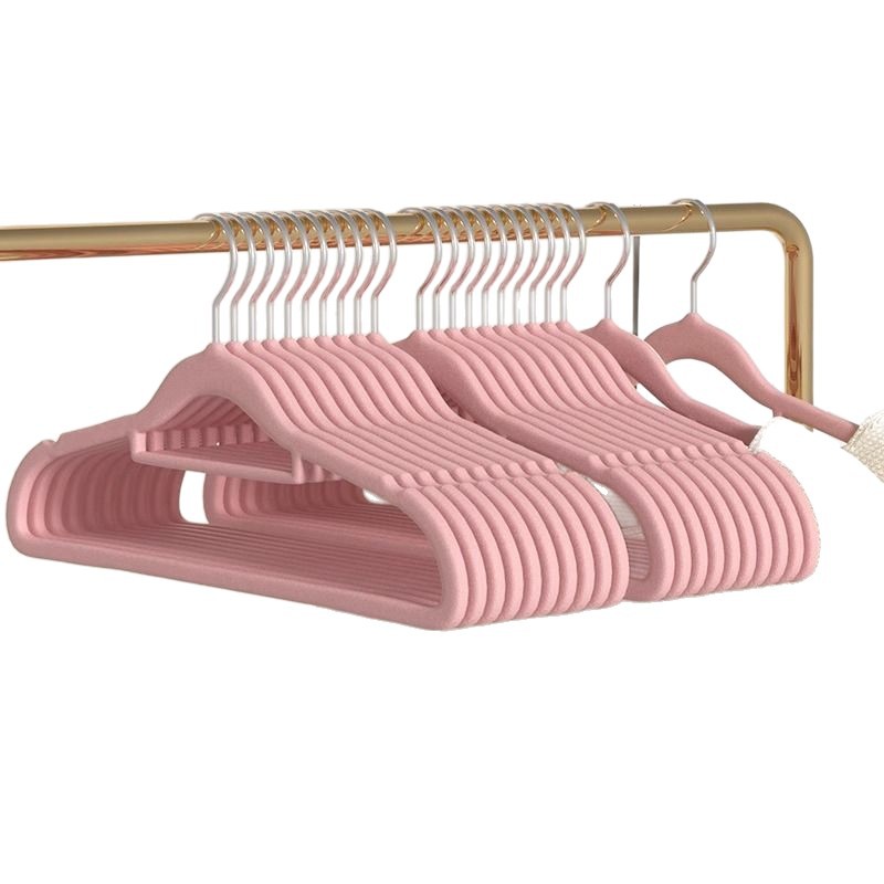 وكان المعلمون يستخدمون حقائب مزخرفة لزرع الملابس الداخلية ذات الحبال المجردة من الانزلاق Item Picture