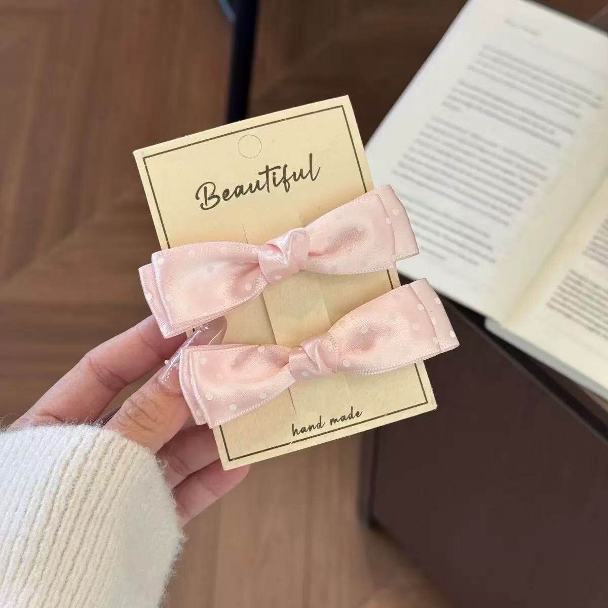 Spring and summer polka dot bow ducktail clip with a sweet and girlish heart, side bangs with a Korean ins-style fresh hair clip Application Scenario
