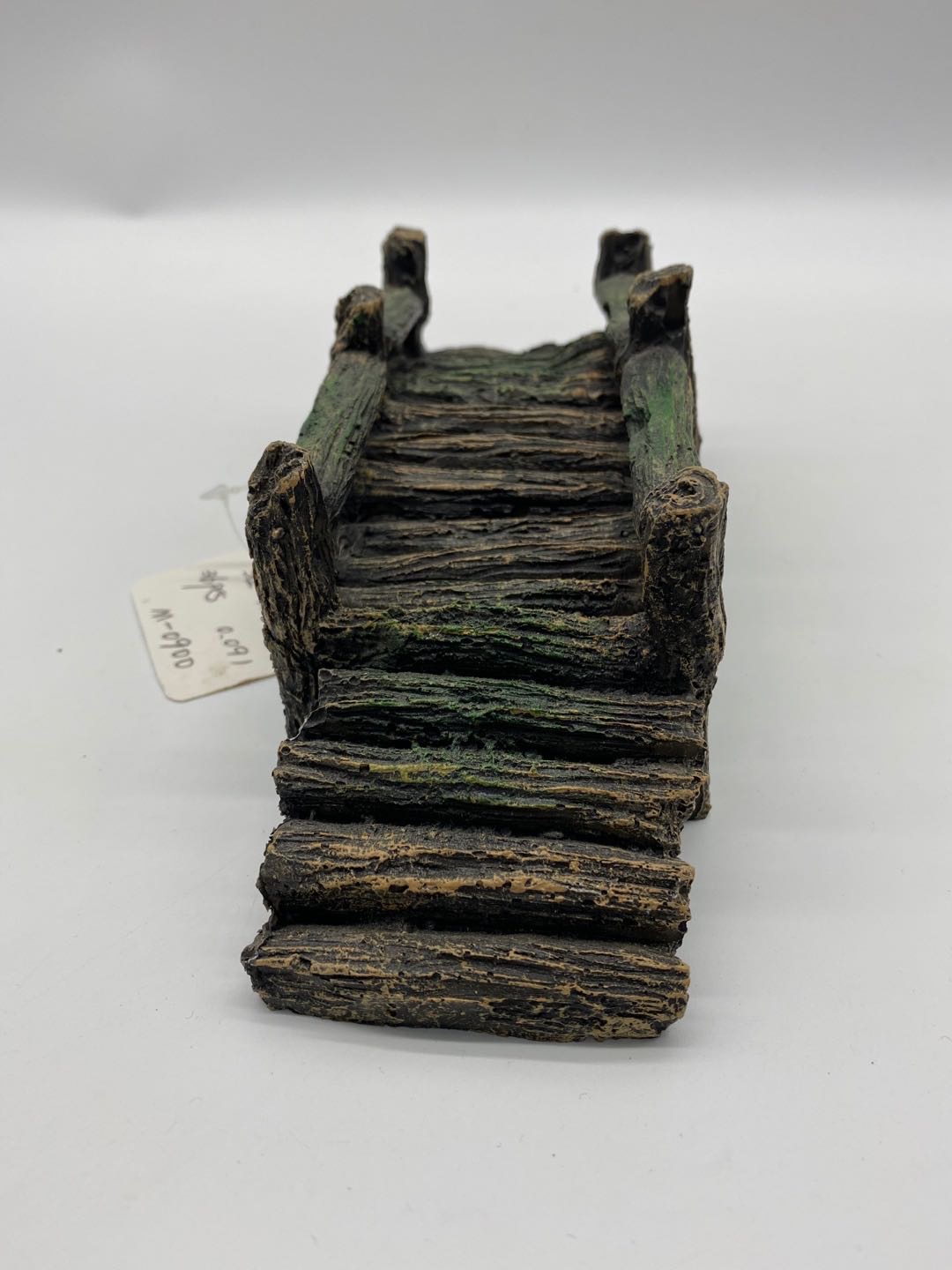 Cute kids aquarium supplies, fish tank supplies, simulated stone bridge