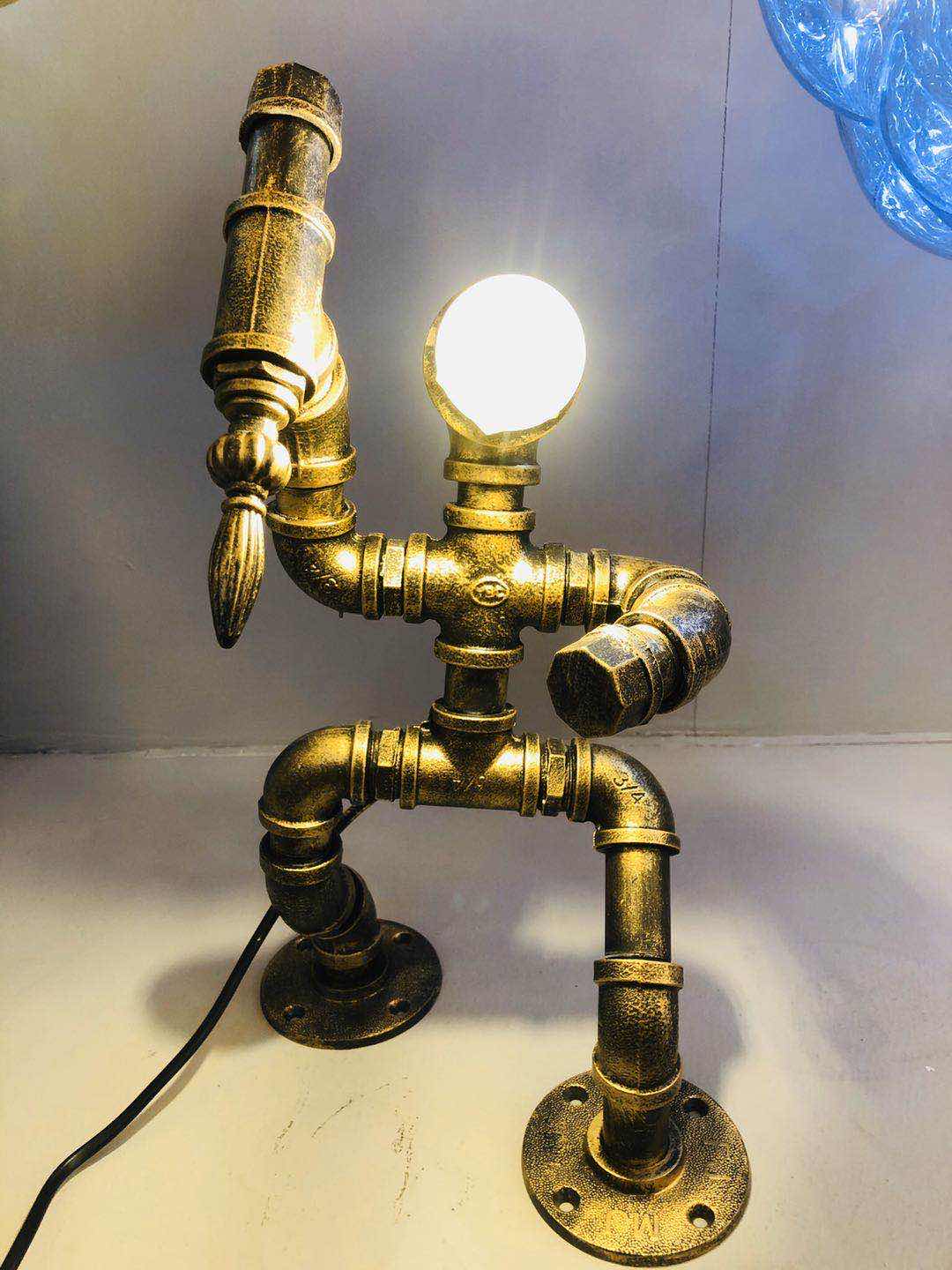 Industrial-style table lamp, personalized and creative decoration, coffee shop and bar table lamp, led retro and creative robot water pipe table lamp