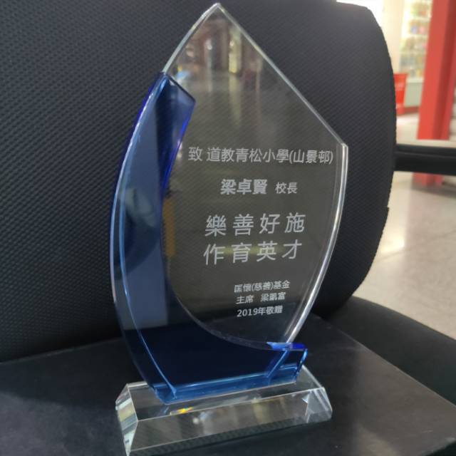 Factory direct sales of transparent crystal blue MEDALS details Picture