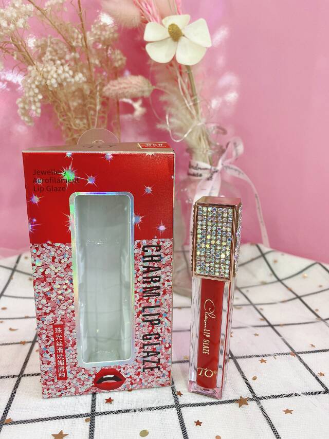 TO Pearlescent Smooth and Seductive Lip Gloss (Bright Red) details Picture