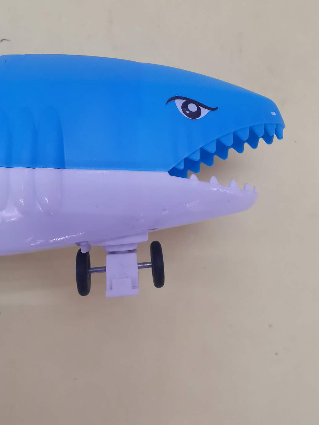 Tik yin con el mismo tipo de influenciador trenzado eléctrico tiburón bebé juguetes arrastrando que correrá juguetes para niños caminando Specification image