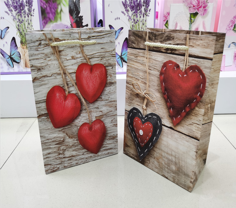 Factory direct sales of exquisite wedding gift bags, wedding candy bags, souvenirs, Valentine's Day handbags, and paper bags in stock full figure