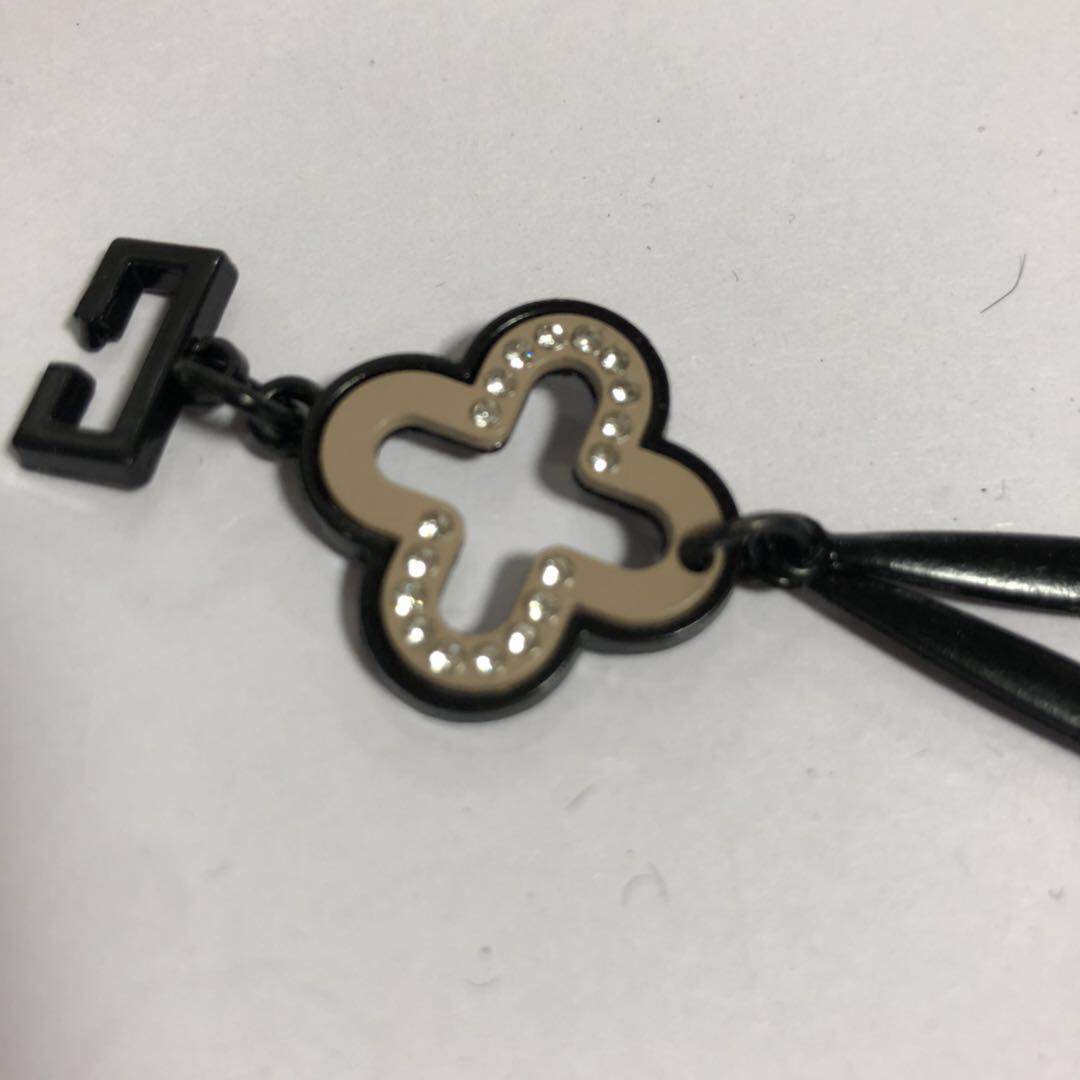 Manufacturers Direct Zinc Alloy Electroplating Four-Leaf Clover A Diamond Hanging Ornaments details Picture