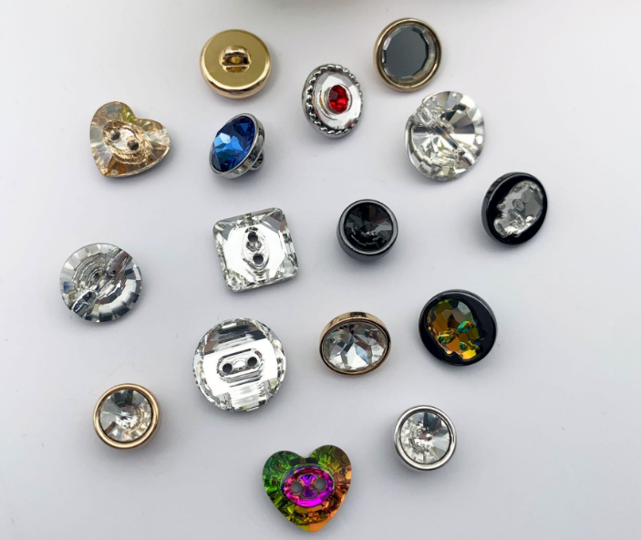 水晶钻扣新款水钻合金钮扣立脚扣子两孔环保金属纽扣组合钻扣