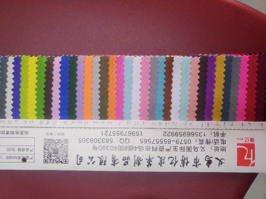 300DPVC厂家直销热销新款PVC皮革大量现货高中低档箱包沙发鞋材面料