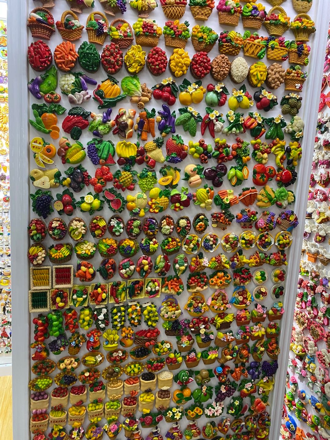 Puli Resin Handicrafts Co., LTD describe pic - 1