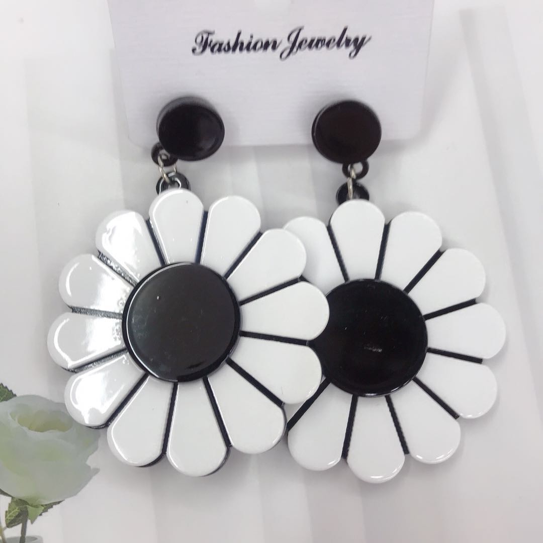 Fashion punk style personality black Daisy earring hipster earrings versatile earrings thumbnail