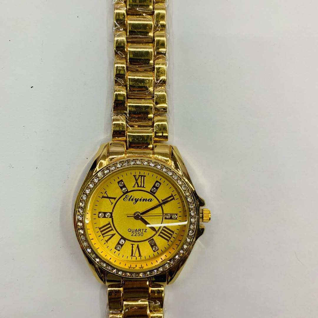 精美大气环扣镶钻金属表带女士手表产品图