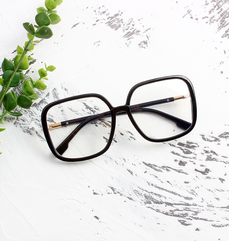 Student myopia glasses frame flat light glasses, low-key and lightweight photography style, suitable for both men and women, black frame square frame 5228