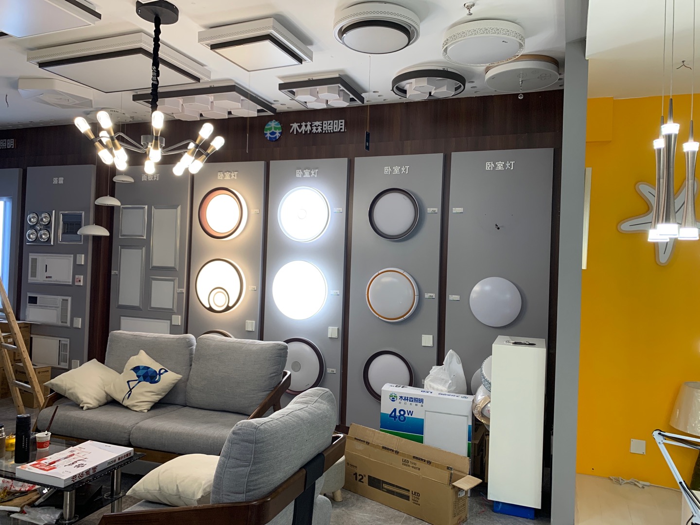 Yiwu Liangcan Lighting Shop describe pic - 1