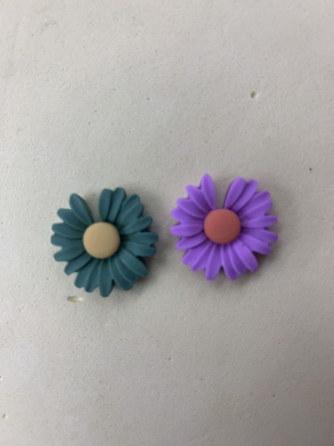 Resin open small grass flower hair accessories and clothing matching craft decorative accessories
