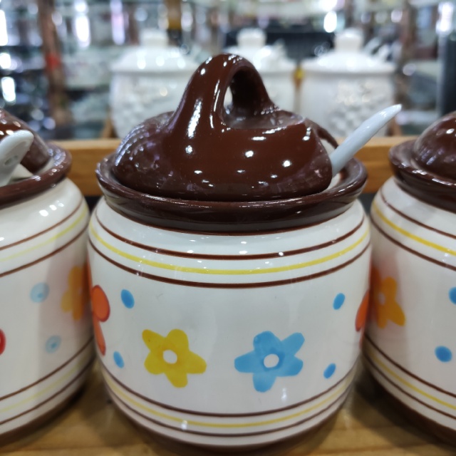 Small flower-shaped covered seasoning jars are available in multiple colors details Picture