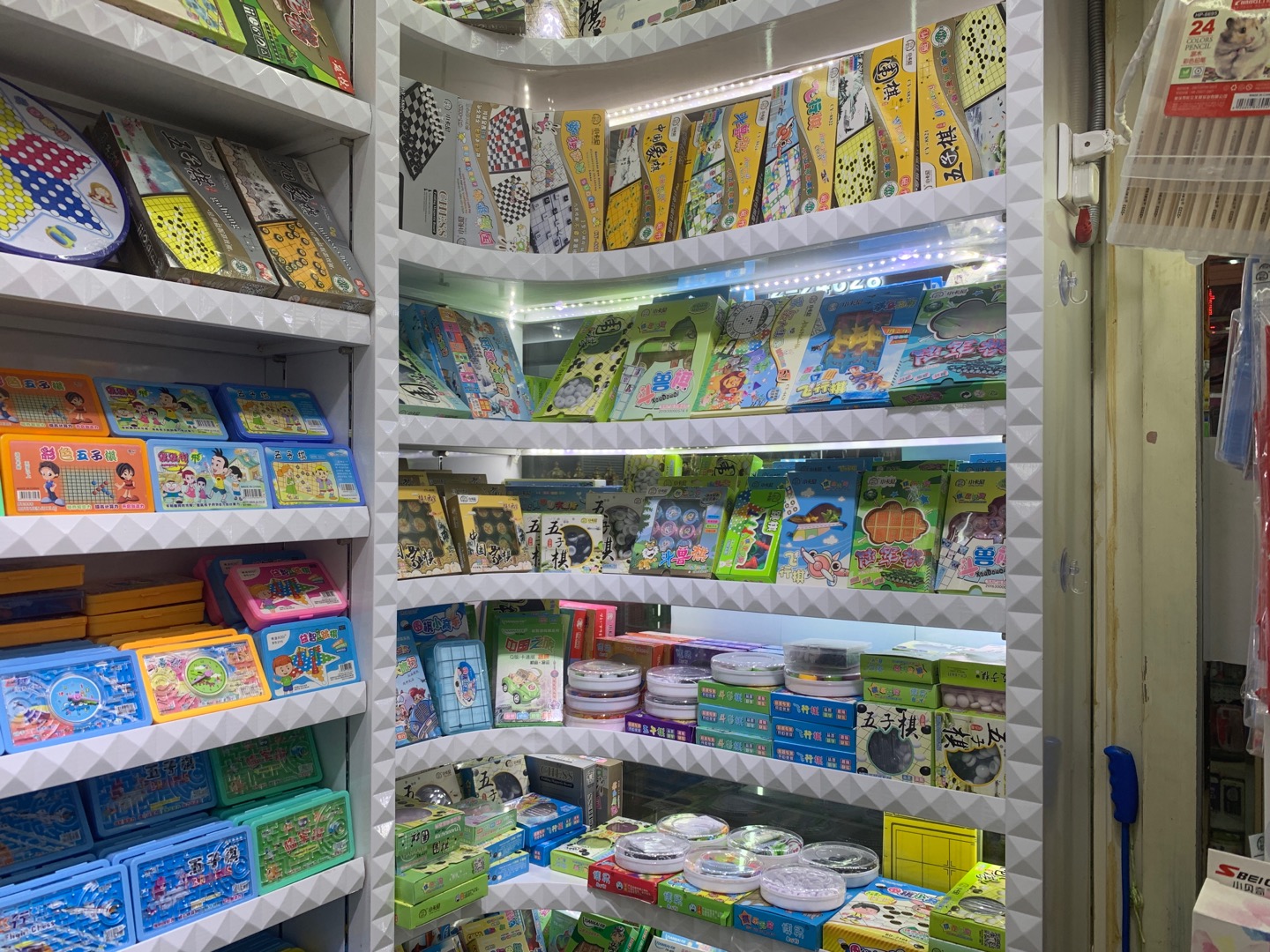 مكتب مخازن القرطاسية في مدينة ييوو describe pic - 3