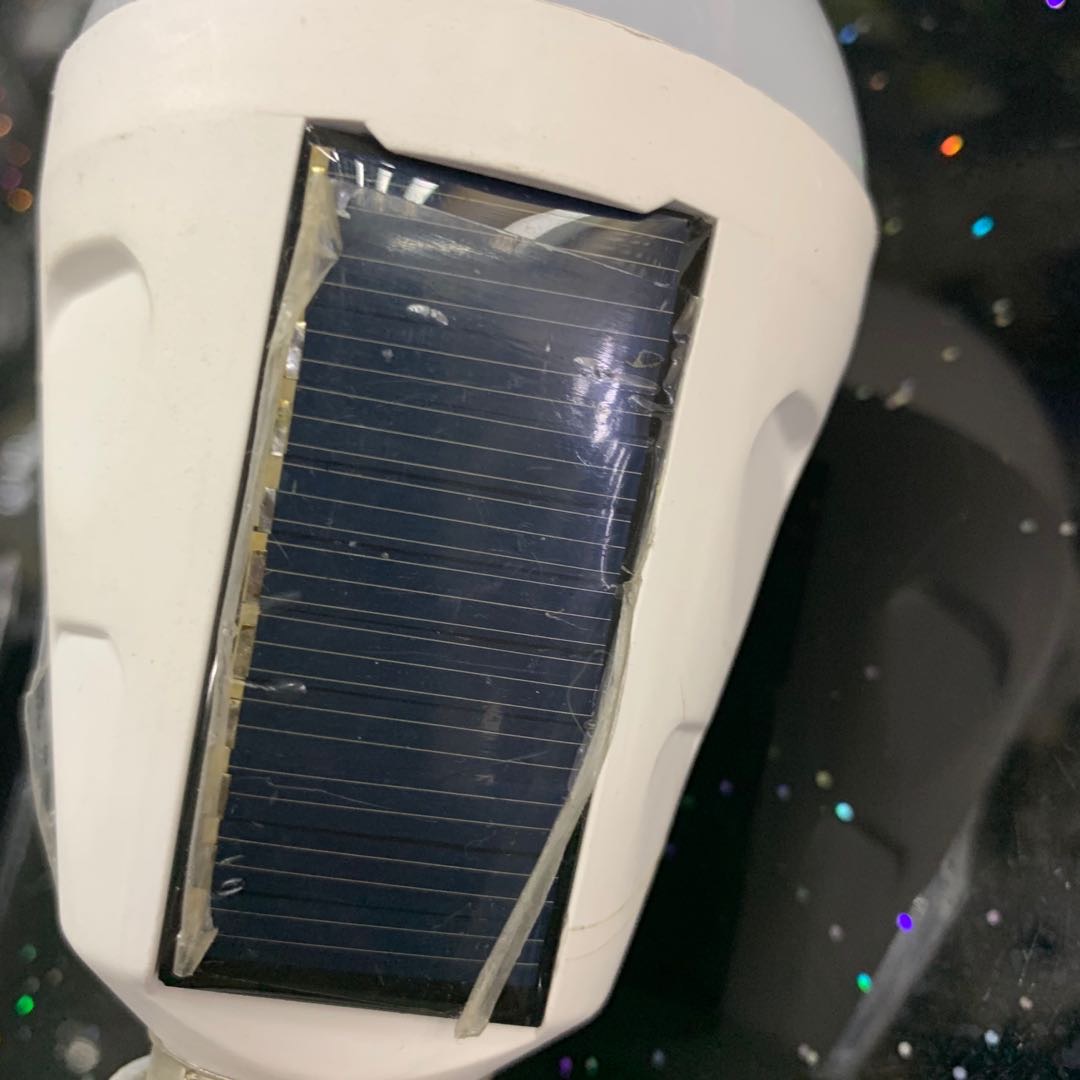 太阳能灯LED灯泡家用电灯泡节能灯产品图