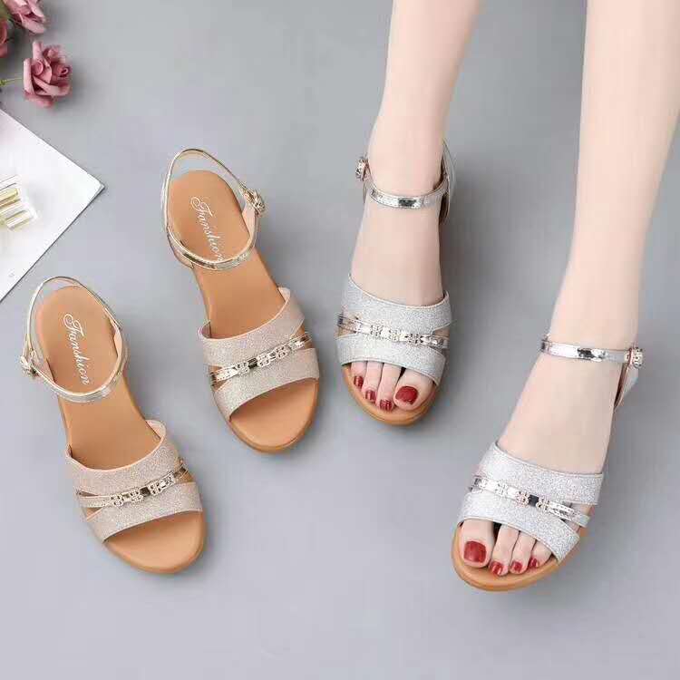 8399 Shigotu 2020 New Ladies Guangzhou Tide Casual Flat Sandals