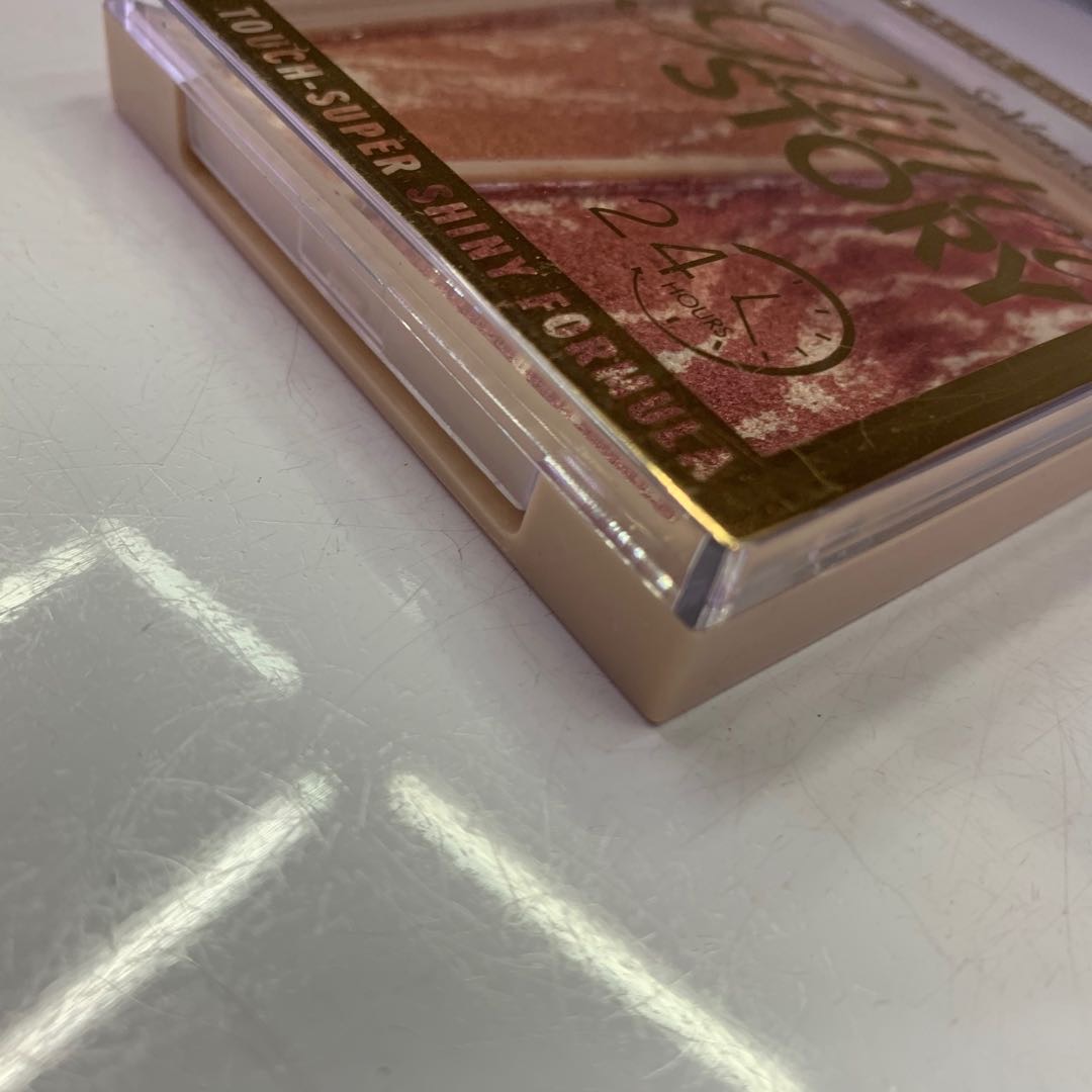 Square contouring box, beauty products, makeup box details Picture
