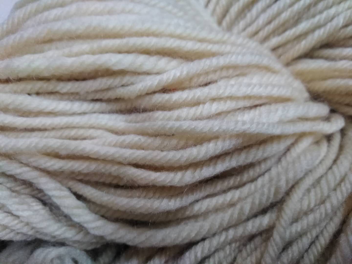 The color and style of the medium and thick acrylic wool for the single-color wool handicrafts are diverse details Picture
