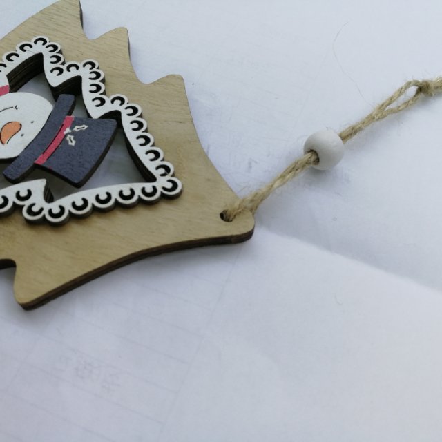 木质圣诞树红鼻子雪人印花图案装饰品细节图