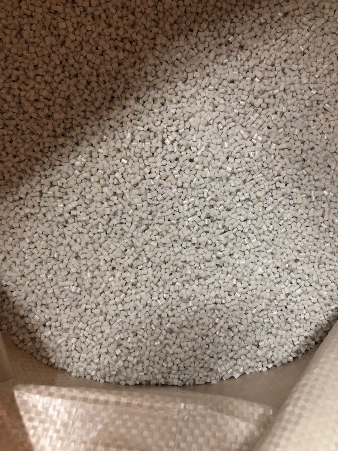 Hongteng Plasticizing Factory Direct Sale of original color modified benzene (recycled material)