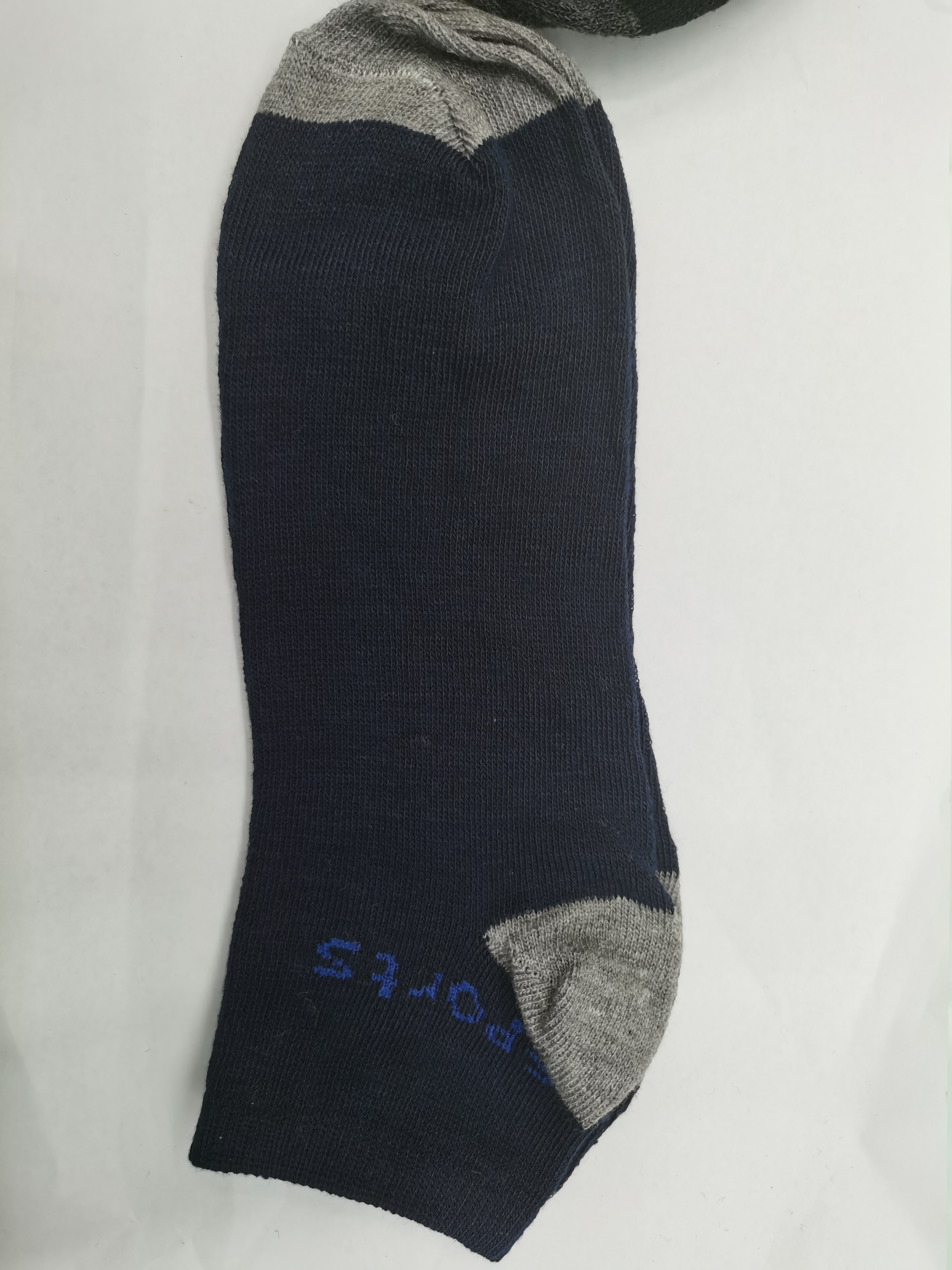 Wholesale men's socks in classic blue, comfortable and mature polyester-cotton style for foreign trade