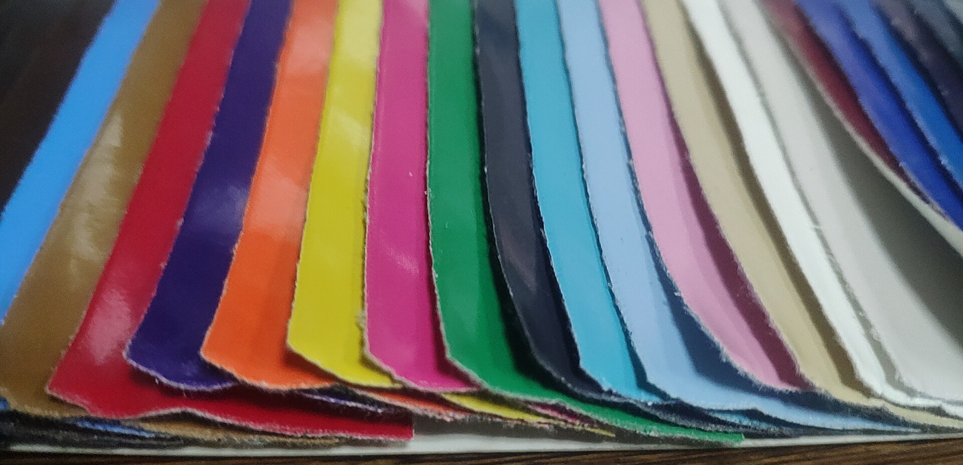 B119 caviar pattern factory direct sales, hot-selling new PU leather, large stock, high, medium and low grade luggage, sofa, shoe materials and fabrics details Picture