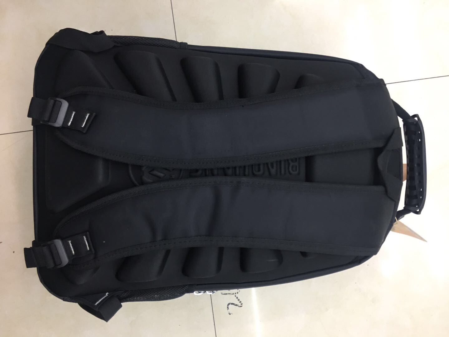 方便携带运动双肩包解放双手细节图