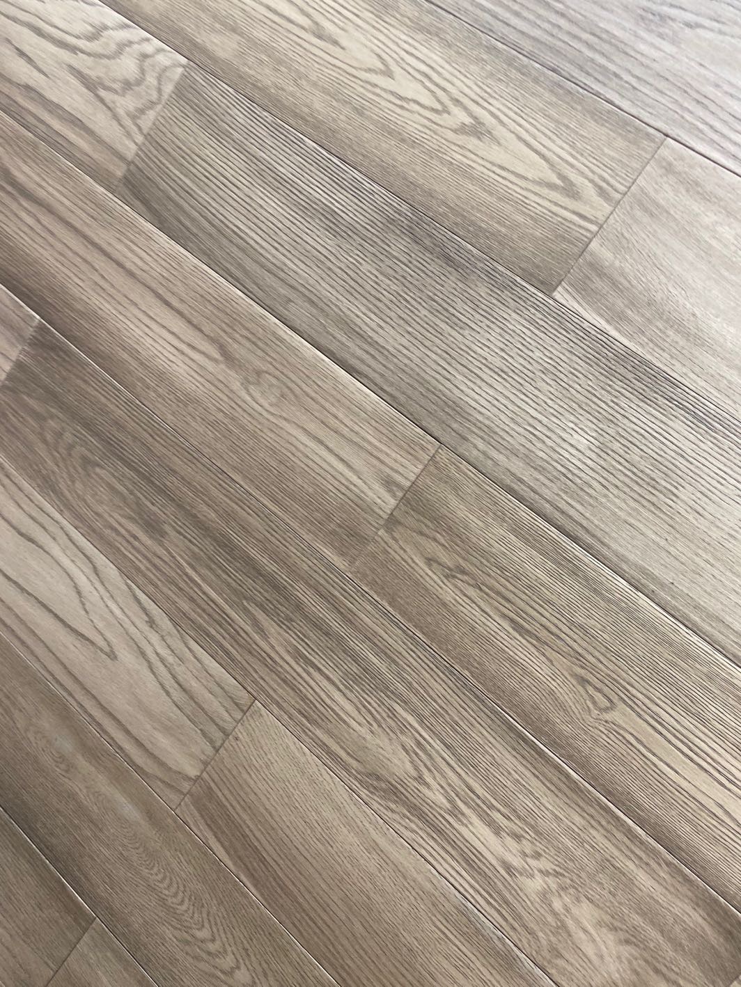 Moganshan solid wood flooring for home bedrooms and living rooms, Red Oak antique series, silver candle painting screen details Picture