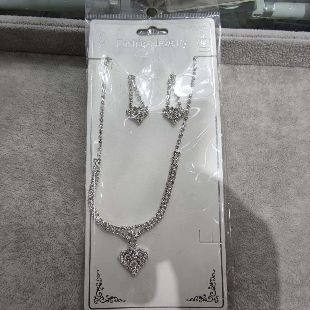 Heart necklace Bridal accessory dress trend temperament collars
