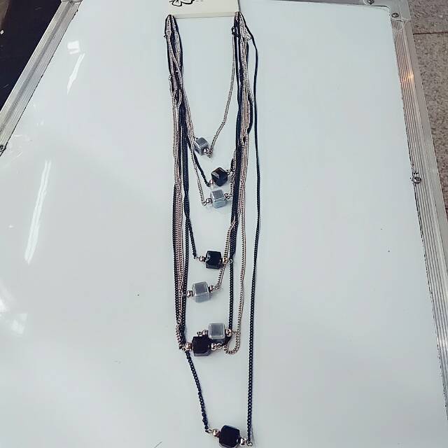 Direct sales from the manufacturer of creative and fashionable two-color ceramic chain necklaces