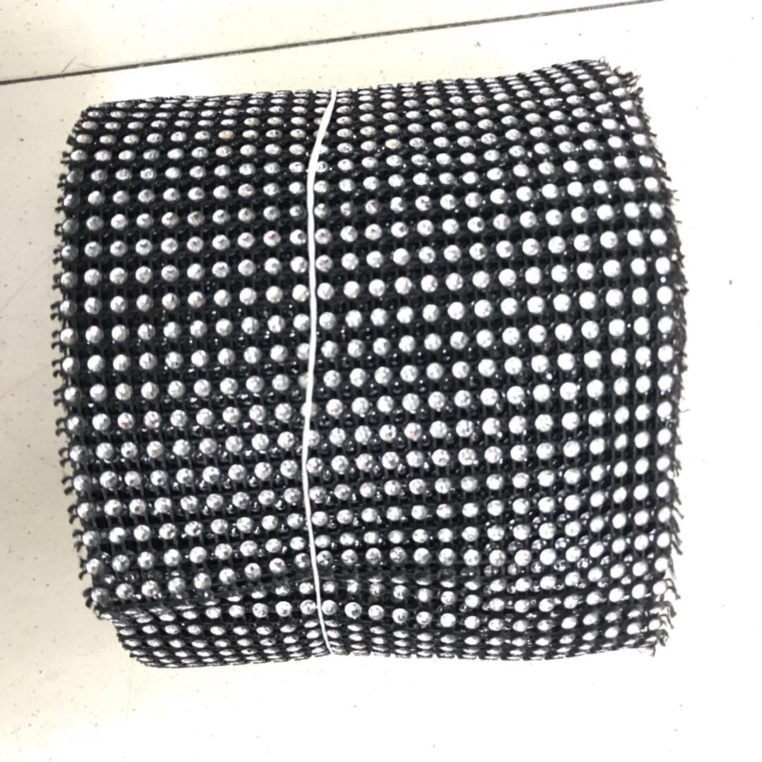 服装辅料银色烫钻排列整齐制作用心可装饰衣服