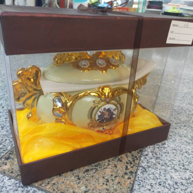 European-style ceramic three-dimensional carved sugar jar