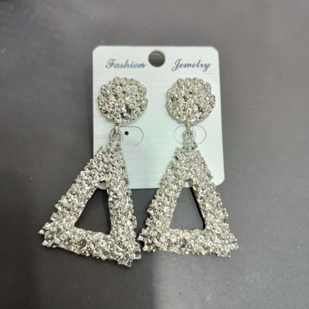 潮流夸张时尚银色浮雕三角环合金圈圈坠子女气质耳饰