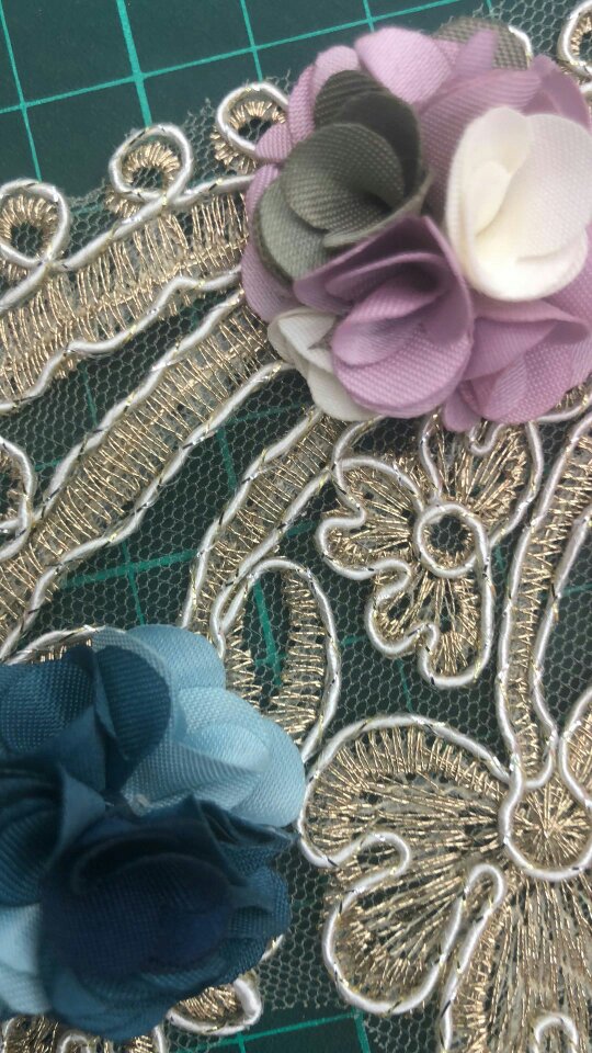 Factory direct sales of high-end collar embroidery women's clothing fabrics, accessories, lace and stitch Specification image