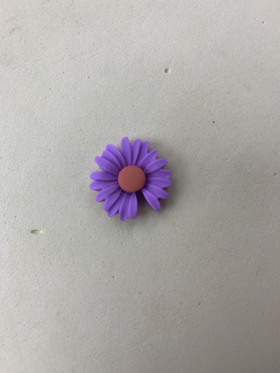 Resin open small grass flower hair accessories and clothing matching craft decorative accessories Specification image