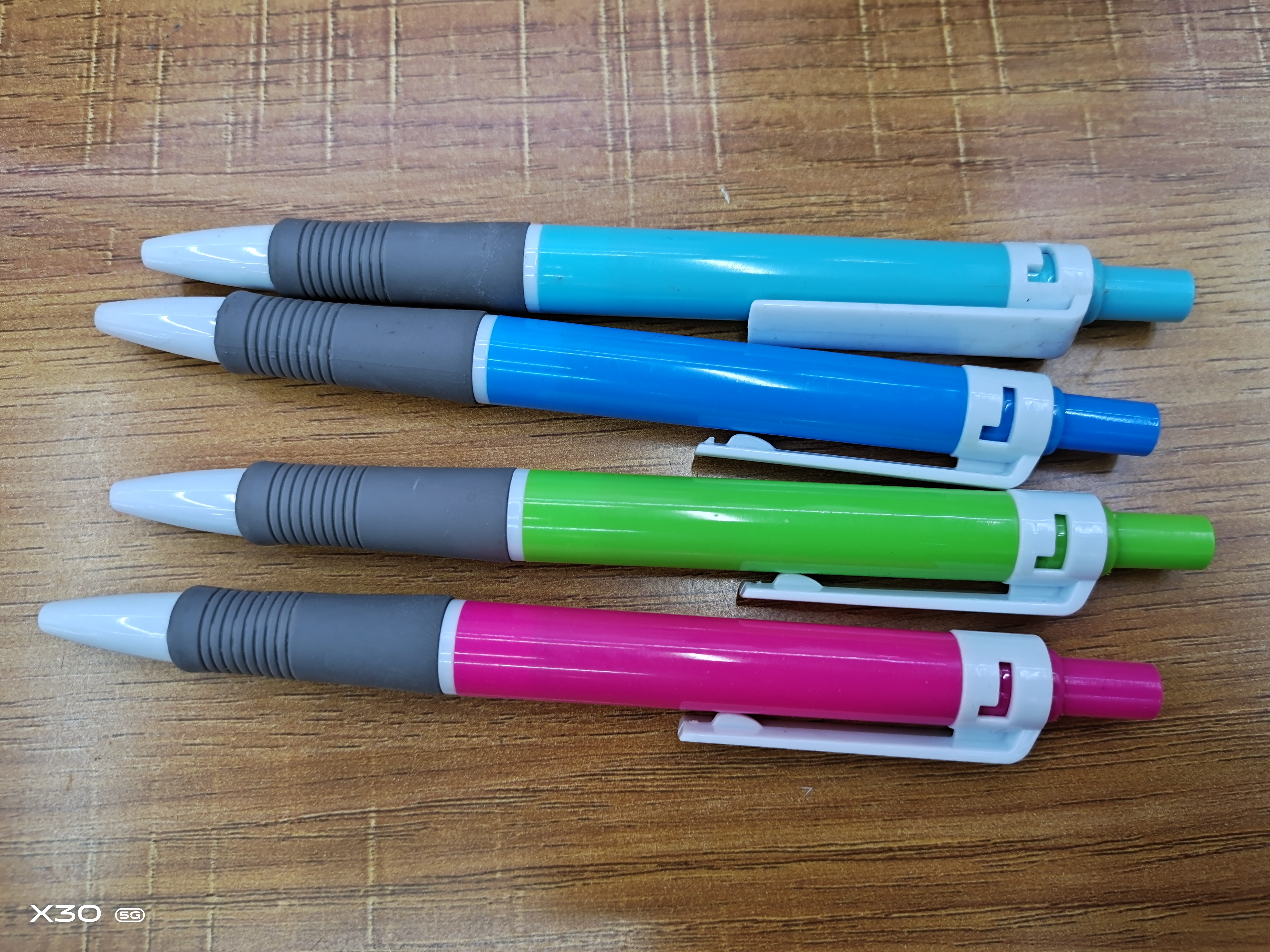 Quick-drying ink is easy to use, not dirty hands, super wear-resistant, simple and replaceable core model 619 ballpoint pen thumbnail