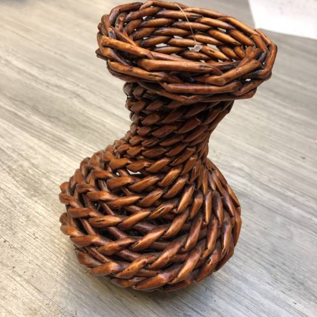 Factory direct sales of retro-style handcrafted straw vases, personalized home decorations, rattan vases, flower baskets and flowerpots