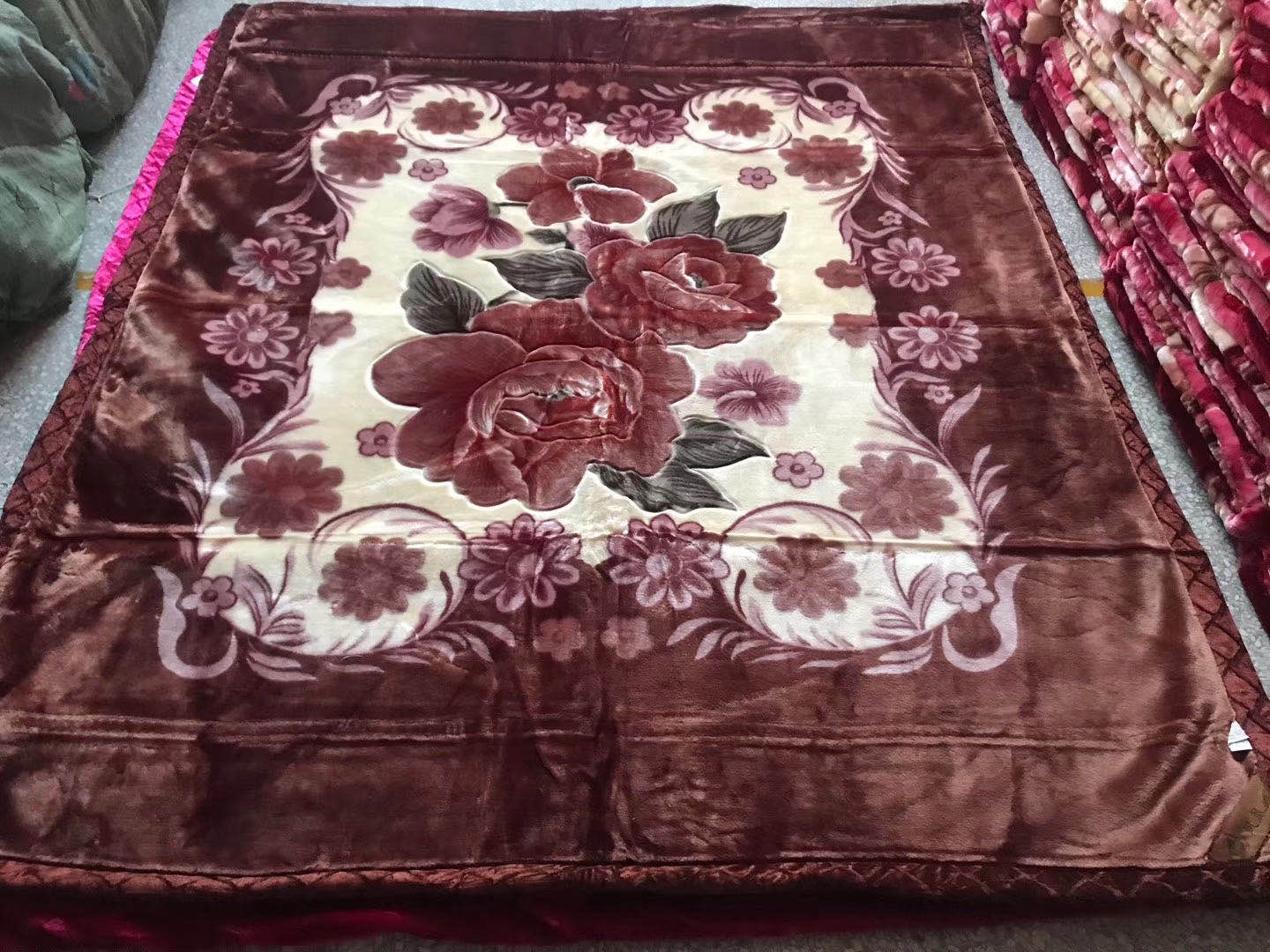 3.5-kilogram double-layer Raschel blanket