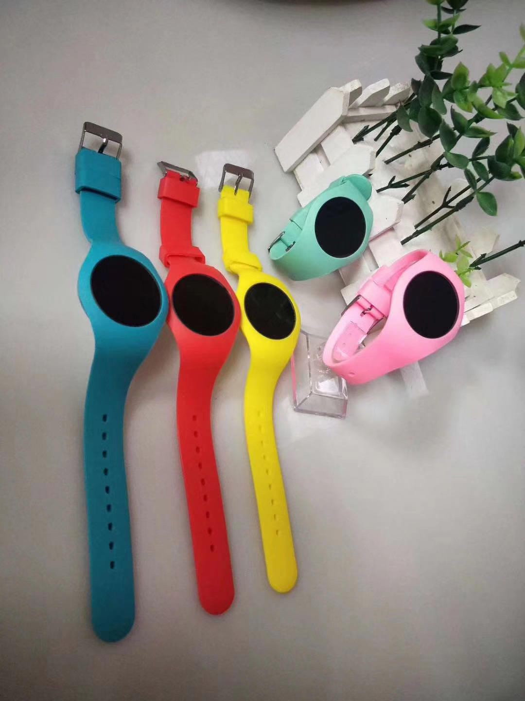 Moda tendencia silicone LED relojes electrónicos para hombres y mujeres details Picture