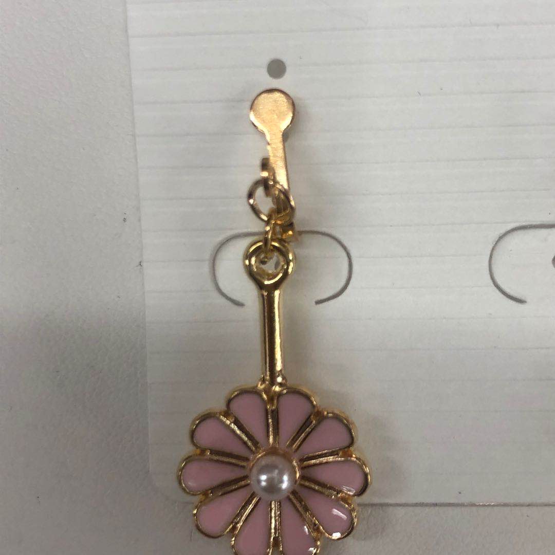 A fresh and cute candy-colored long tassel earring from Dongdaemun, South Korea Specification image