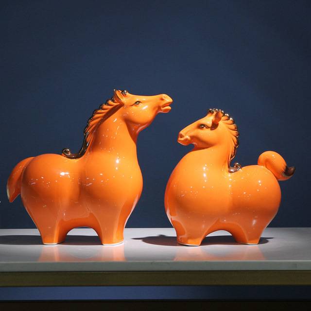 Modern and simple home decoration sets, handicrafts, ornaments, gifts, ceramic horse and small handicrafts